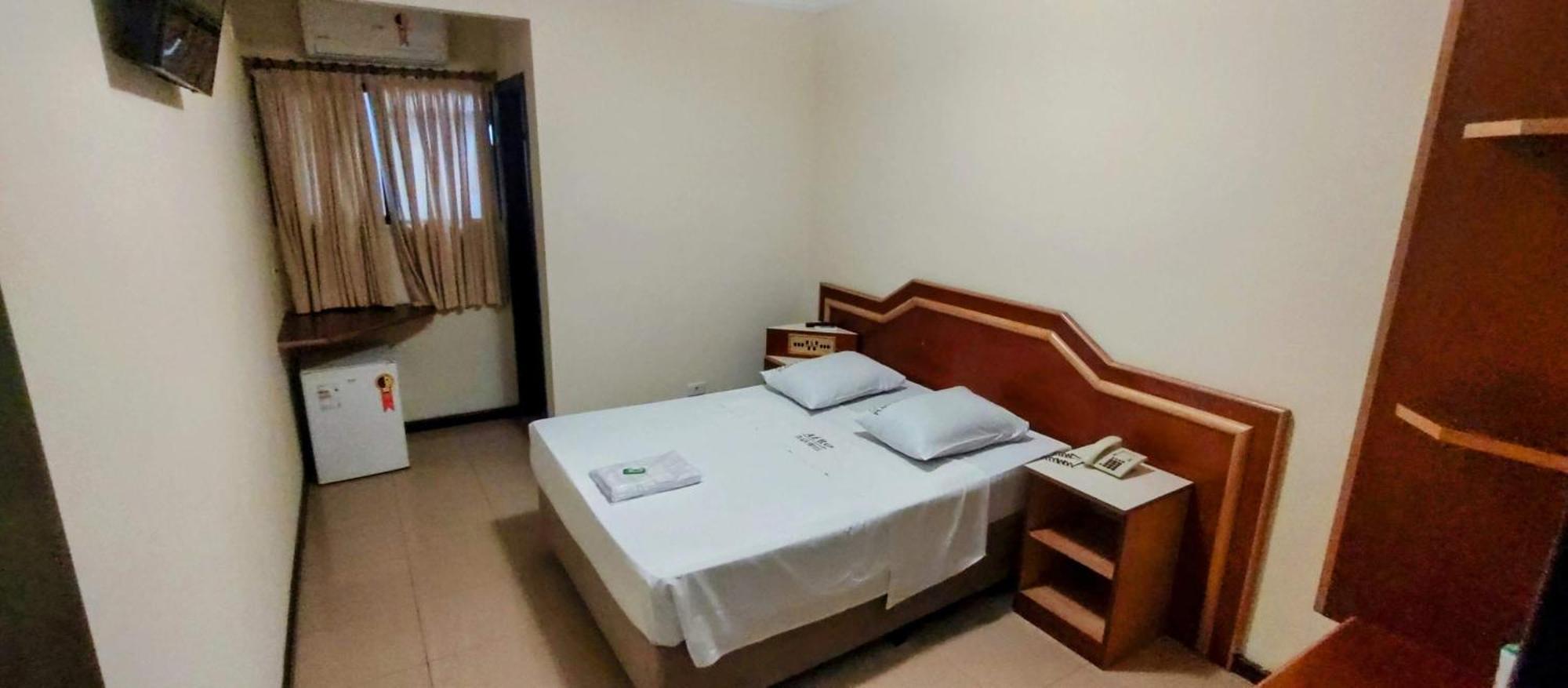Aero Plaza Hotel — Fotos 1
